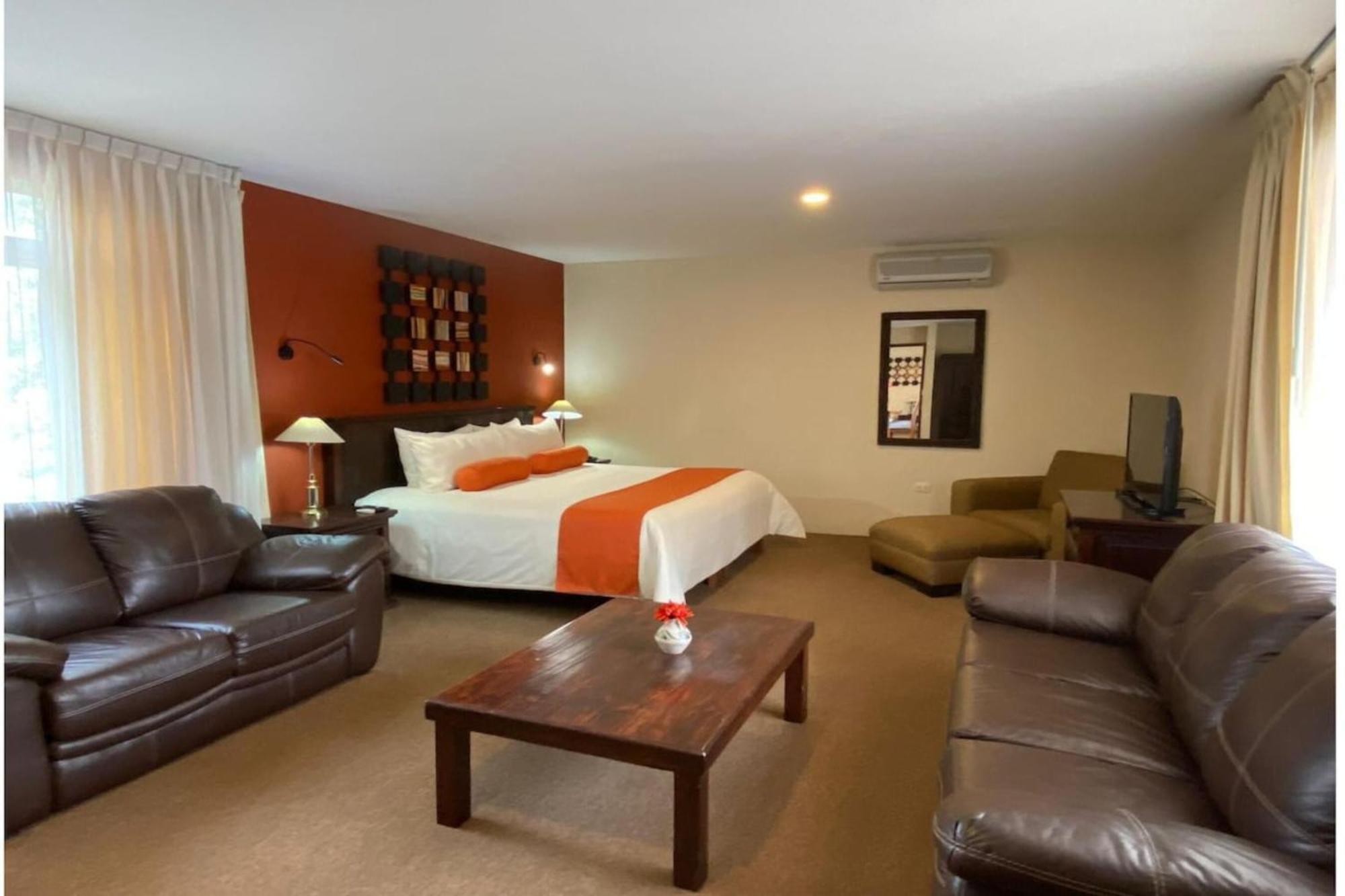 Capital O La Huerta Golf & Hotel Cholula Ngoại thất bức ảnh